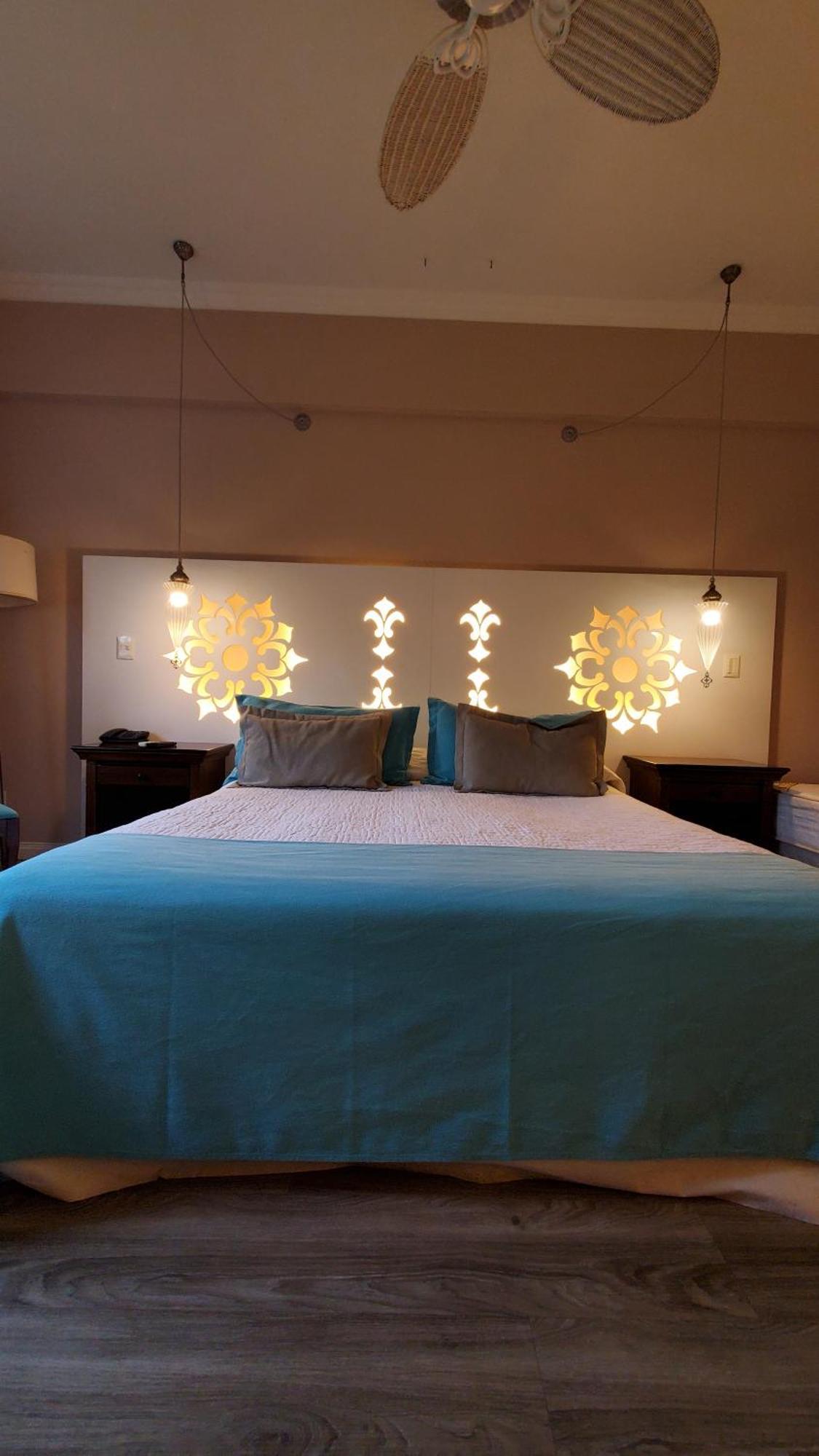 Howard Johnson & Convention Center Hotel 4*
