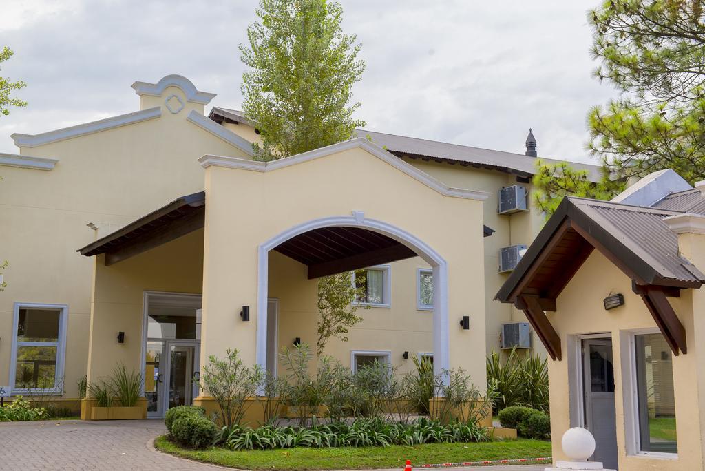 Howard Johnson & Convention Center Hotel 4*