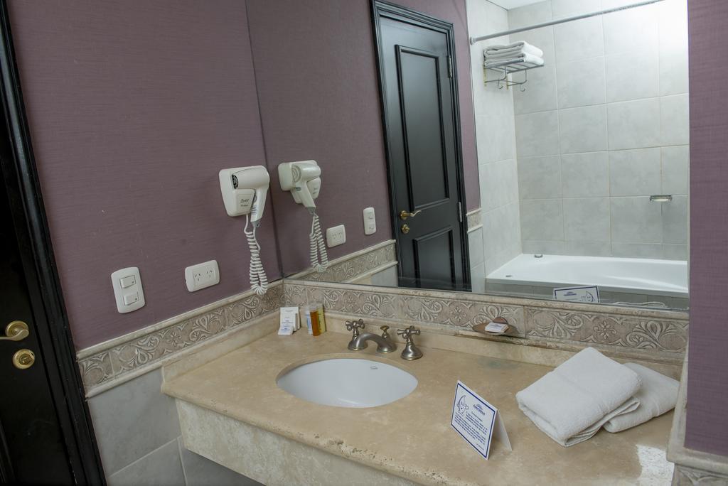 Howard Johnson & Convention Center Hotel 4*
