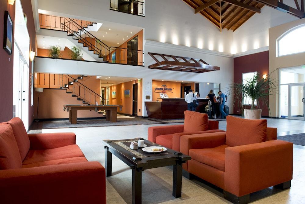 Howard Johnson & Convention Center Hotel 4*