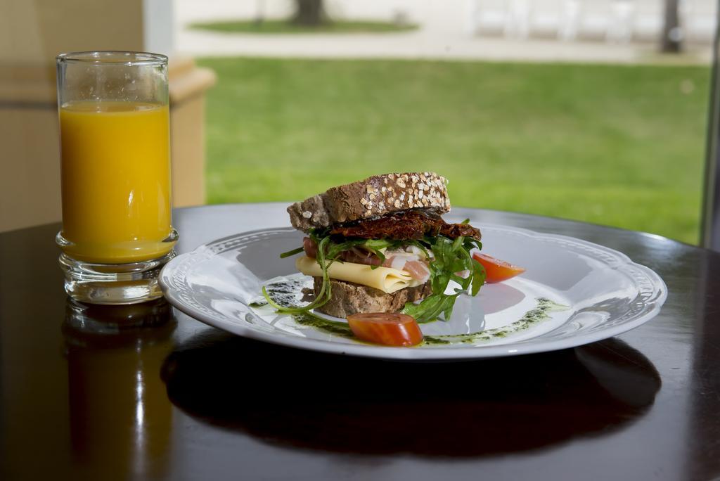 Hotel Howard Johnson & Convention Center 4*