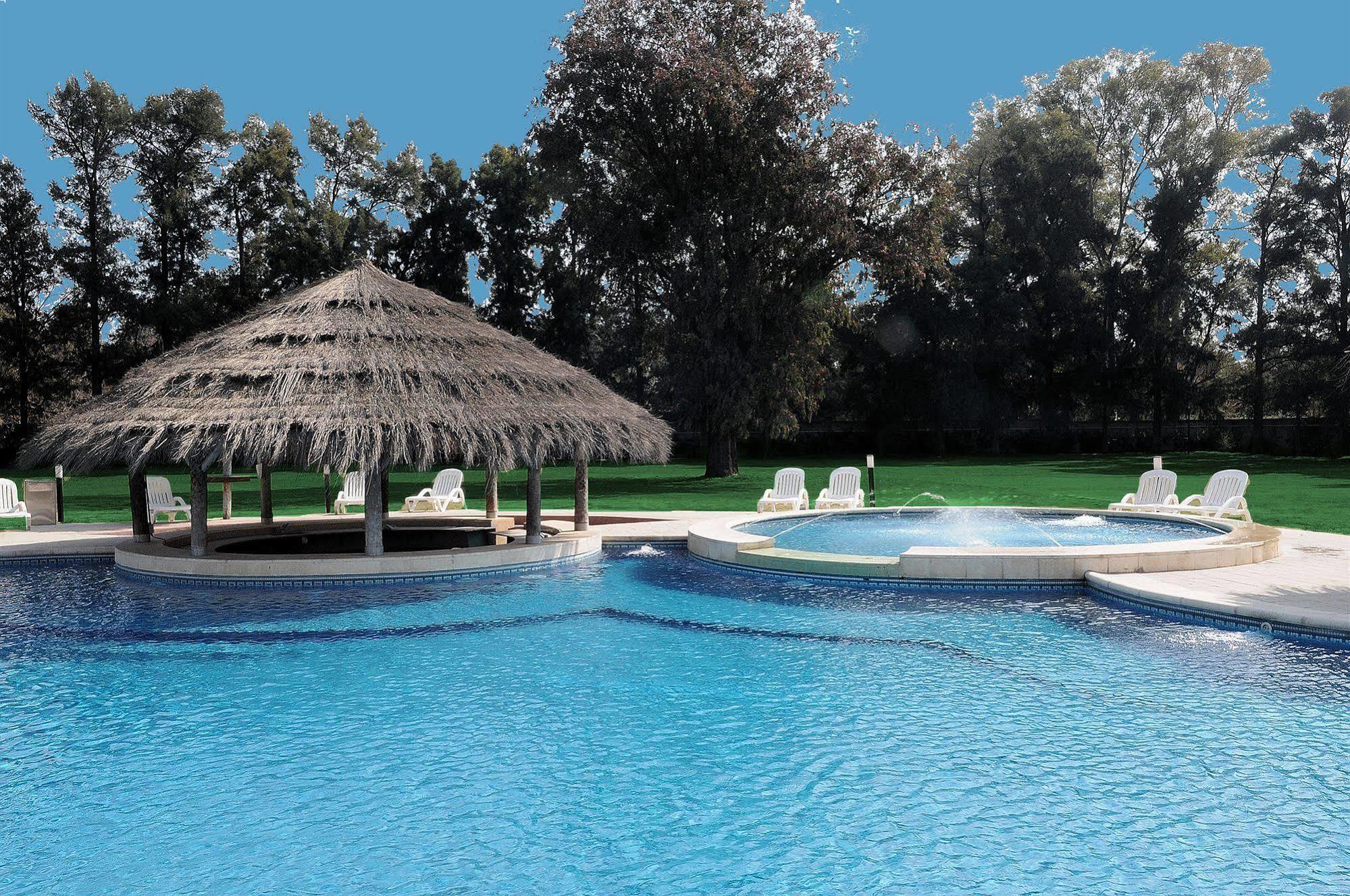 Howard Johnson & Convention Center 4*
