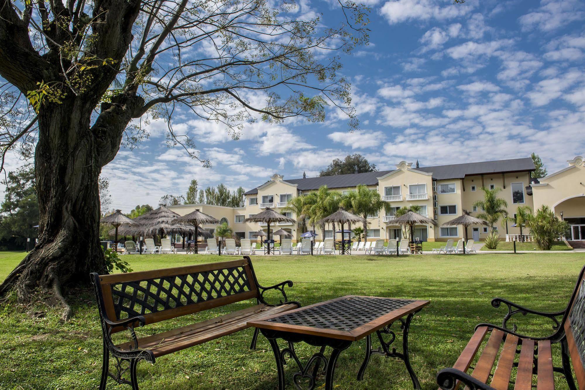 Howard Johnson & Convention Center Hotel 4*